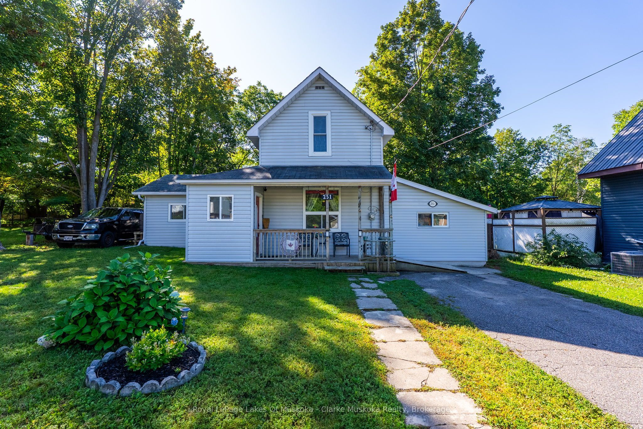 251 James Street W, Gravenhurst, On P1p 1j7