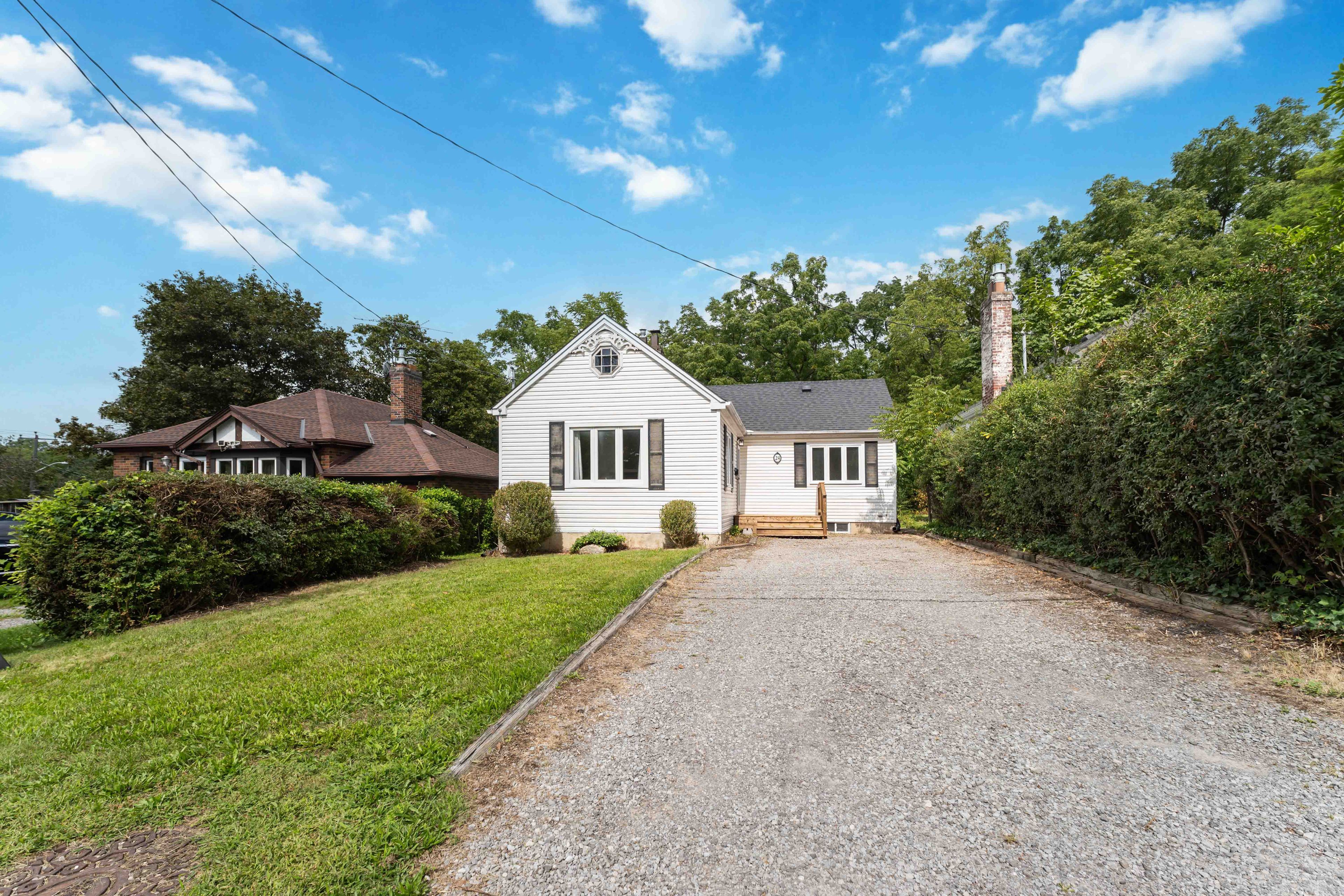 24 Welland Vale Road, St. Catharines, On L2r 2l6