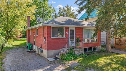 547 Albert Street, Peterborough, On K9j 4n7