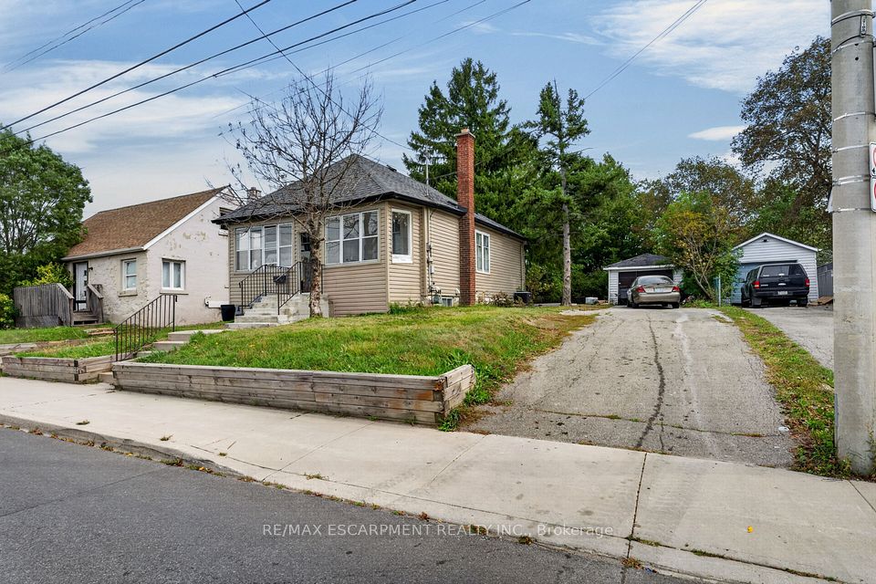 241 West 5th Street W, Hamilton, On L9c 3n8