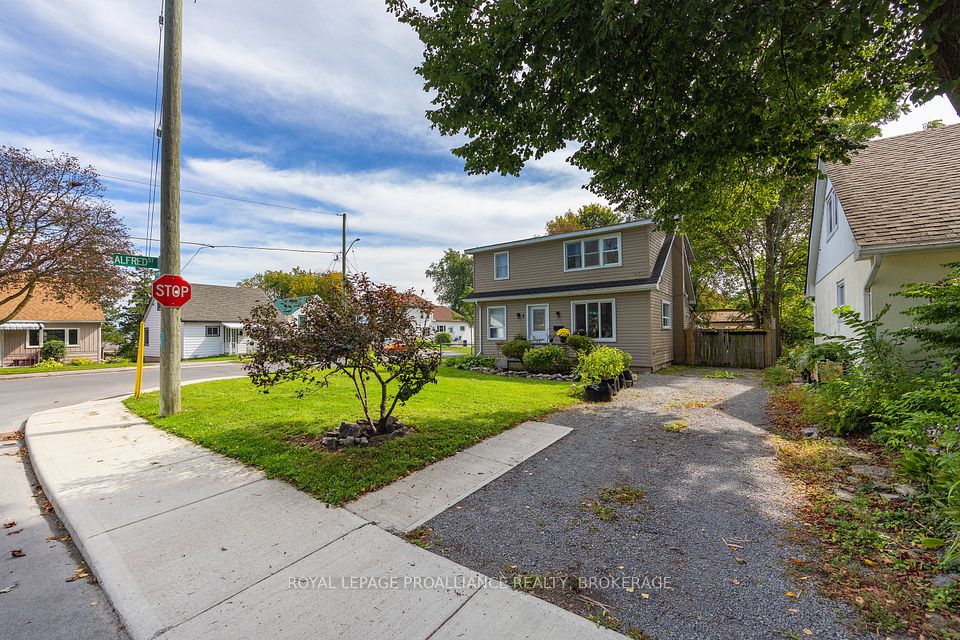 2 Dunkirk Avenue, Kingston, On K7k 2h4