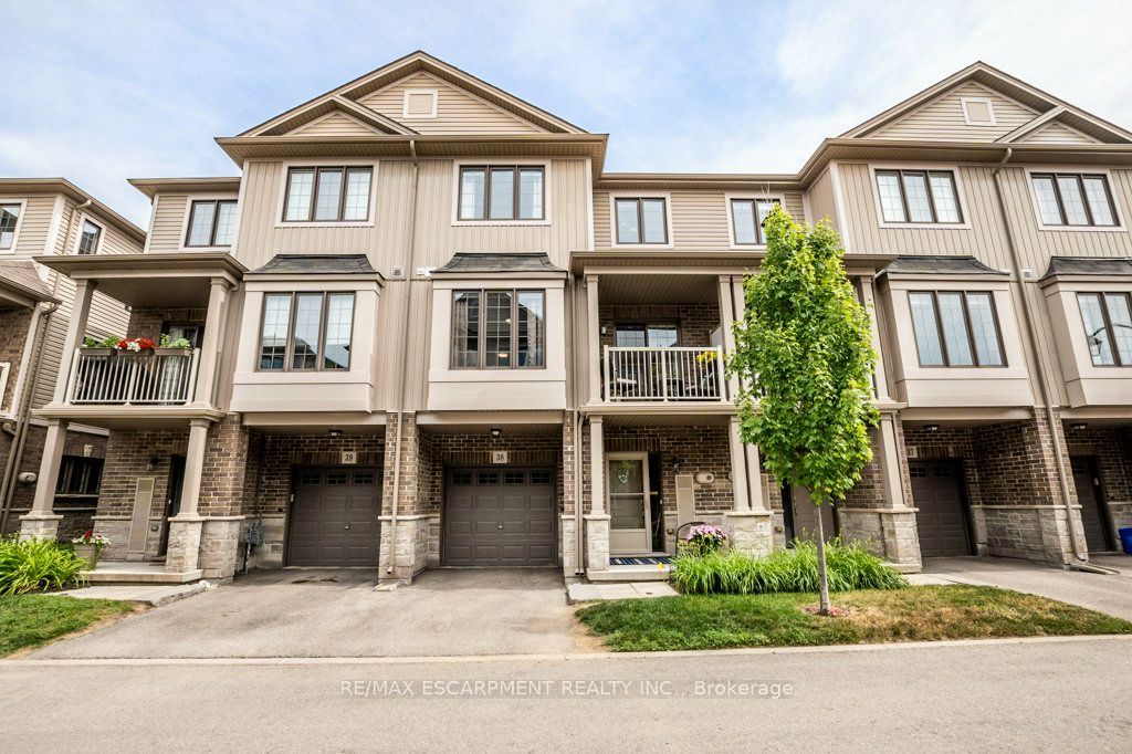 377 Glancaster Road 38, Hamilton, On L9g 0g4