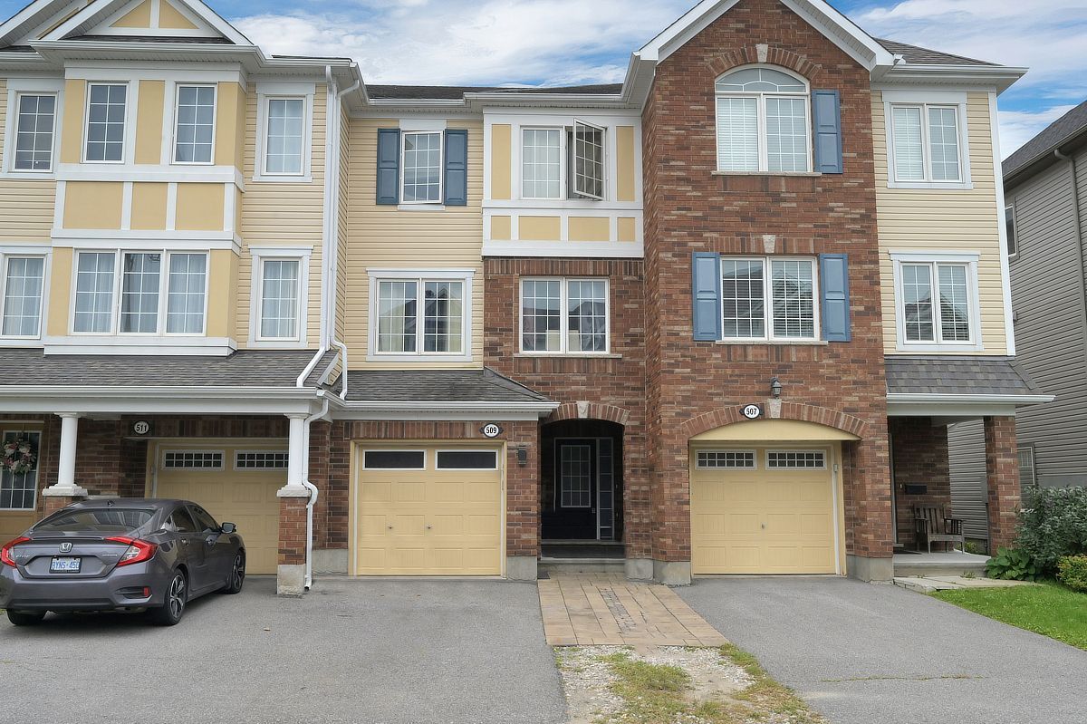 509 Coldwater Crescent, Kanata, On K2m 0j4
