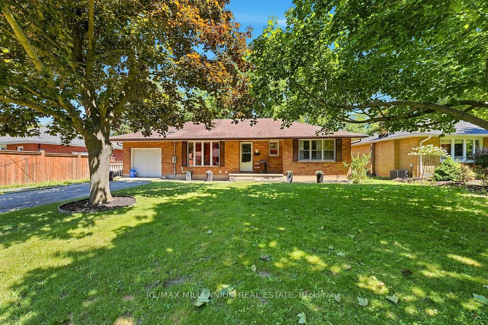 22 Montgomery Road, St. Thomas, On N5r 1s5
