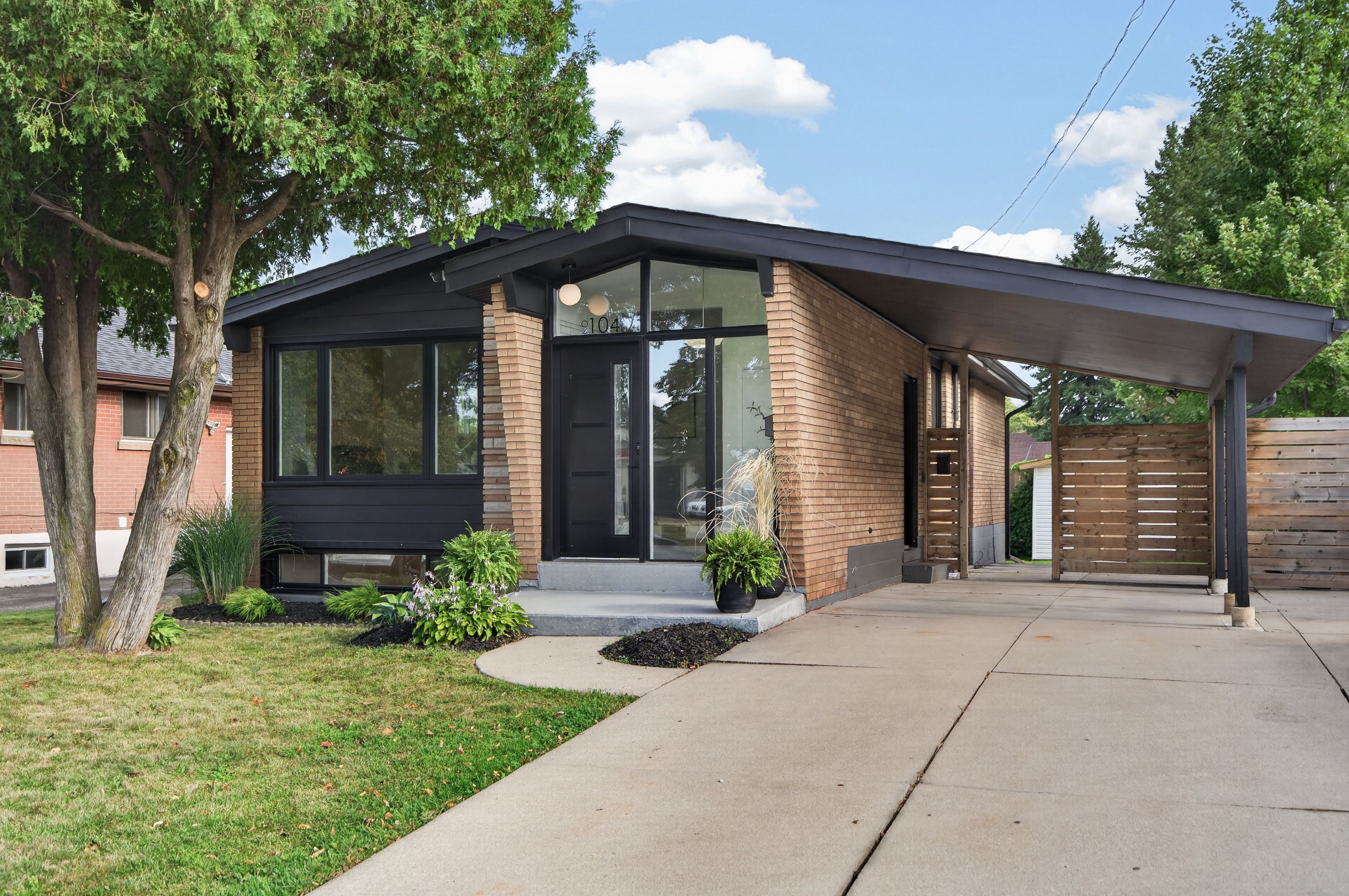 104 Sanatorium Road, Hamilton, On L9c 1y5