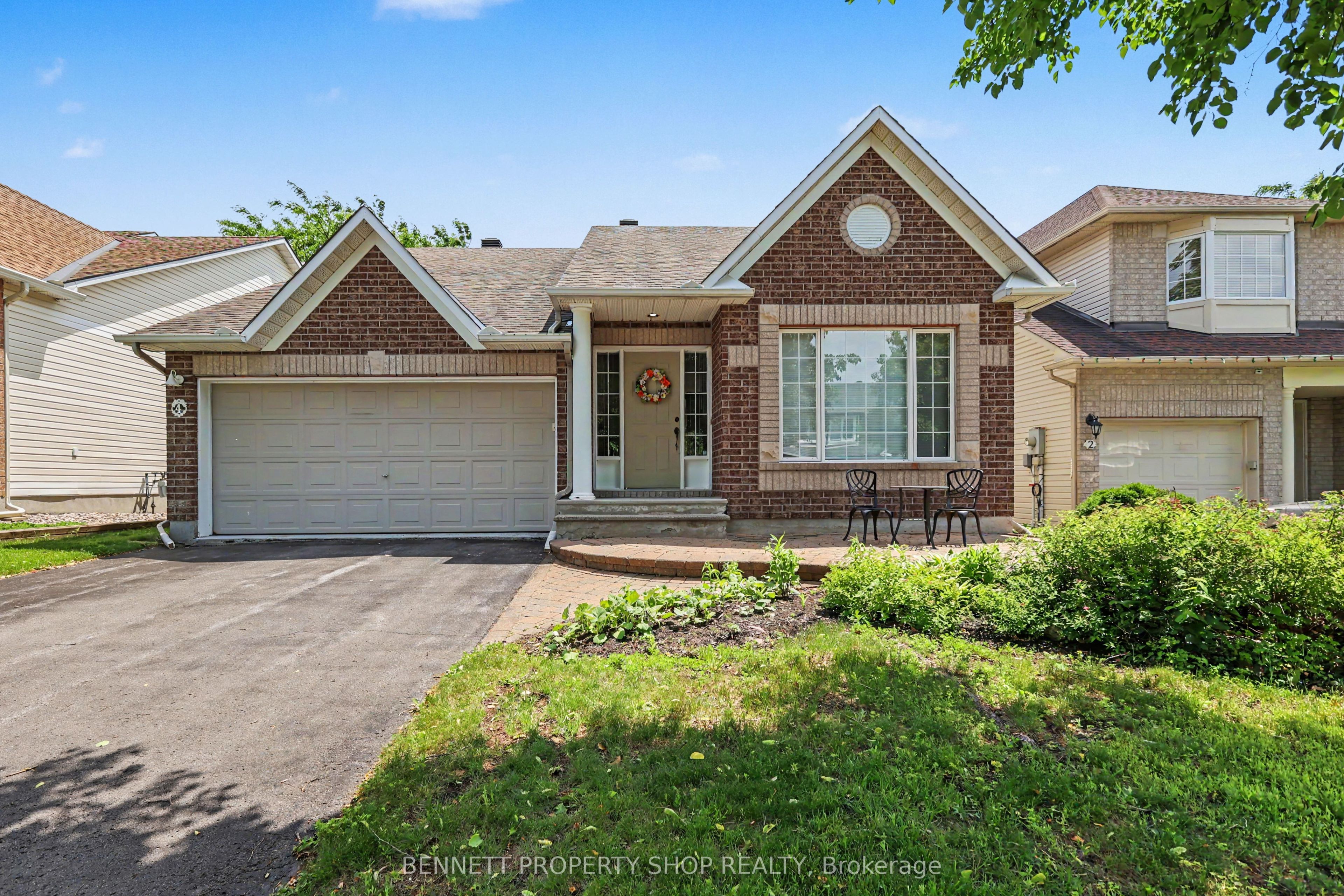 4 Burnstead Crescent, Kanata, On K2m 2t4