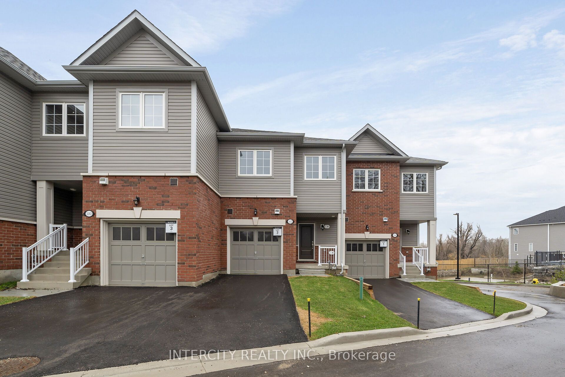 102 Walden Drive Blk 7 Unit 2, Shelburne, On L9v 3y1