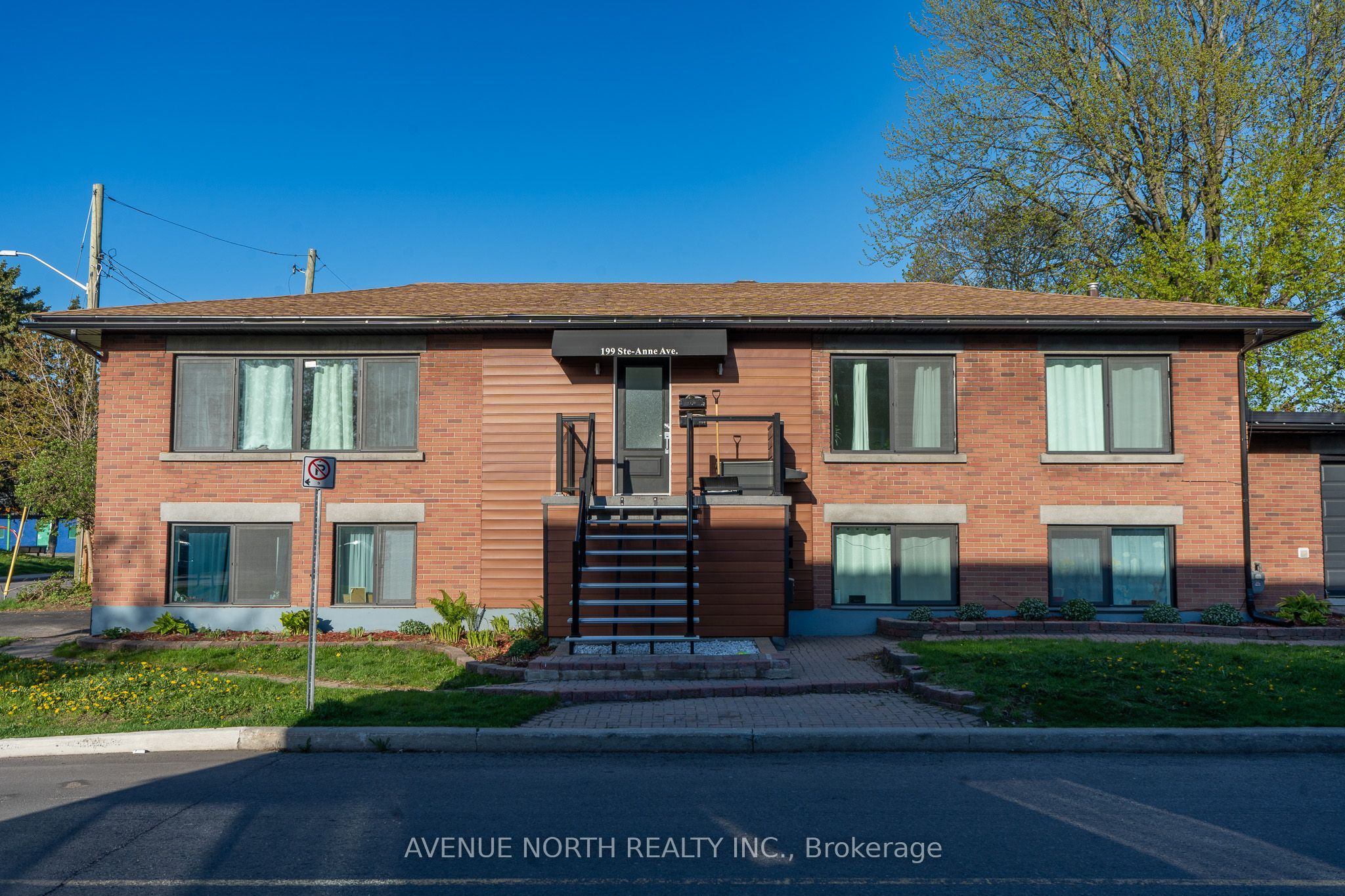 199 Ste Anne Street 4, Vanier And Kingsview Park, On K1l 7b8