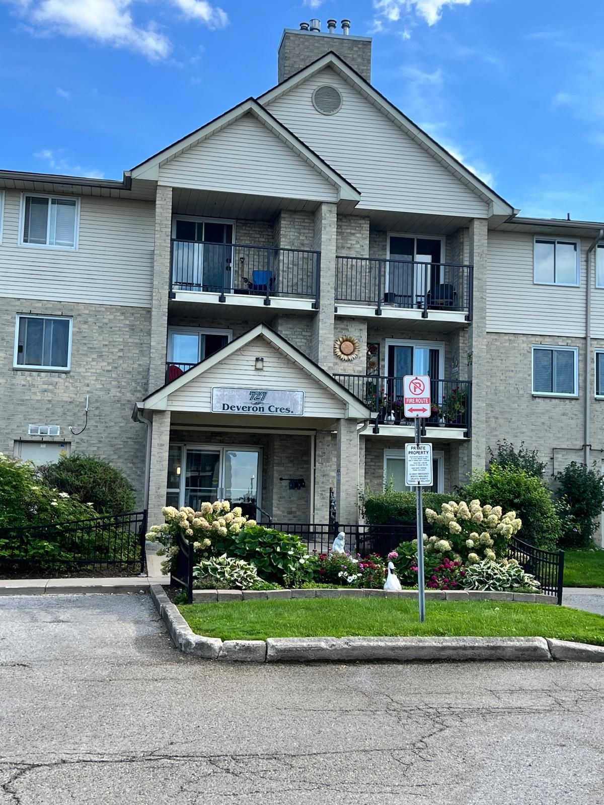 727 Deveron Crescent 303, London South, On N5z 4x4
