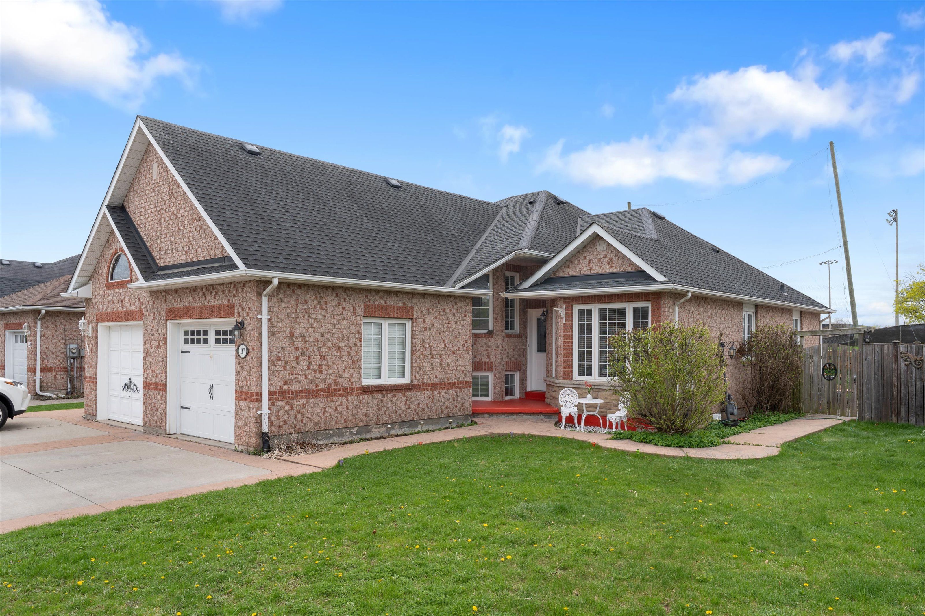 147 St Lawrence Drive, Welland, On L3c 7h6