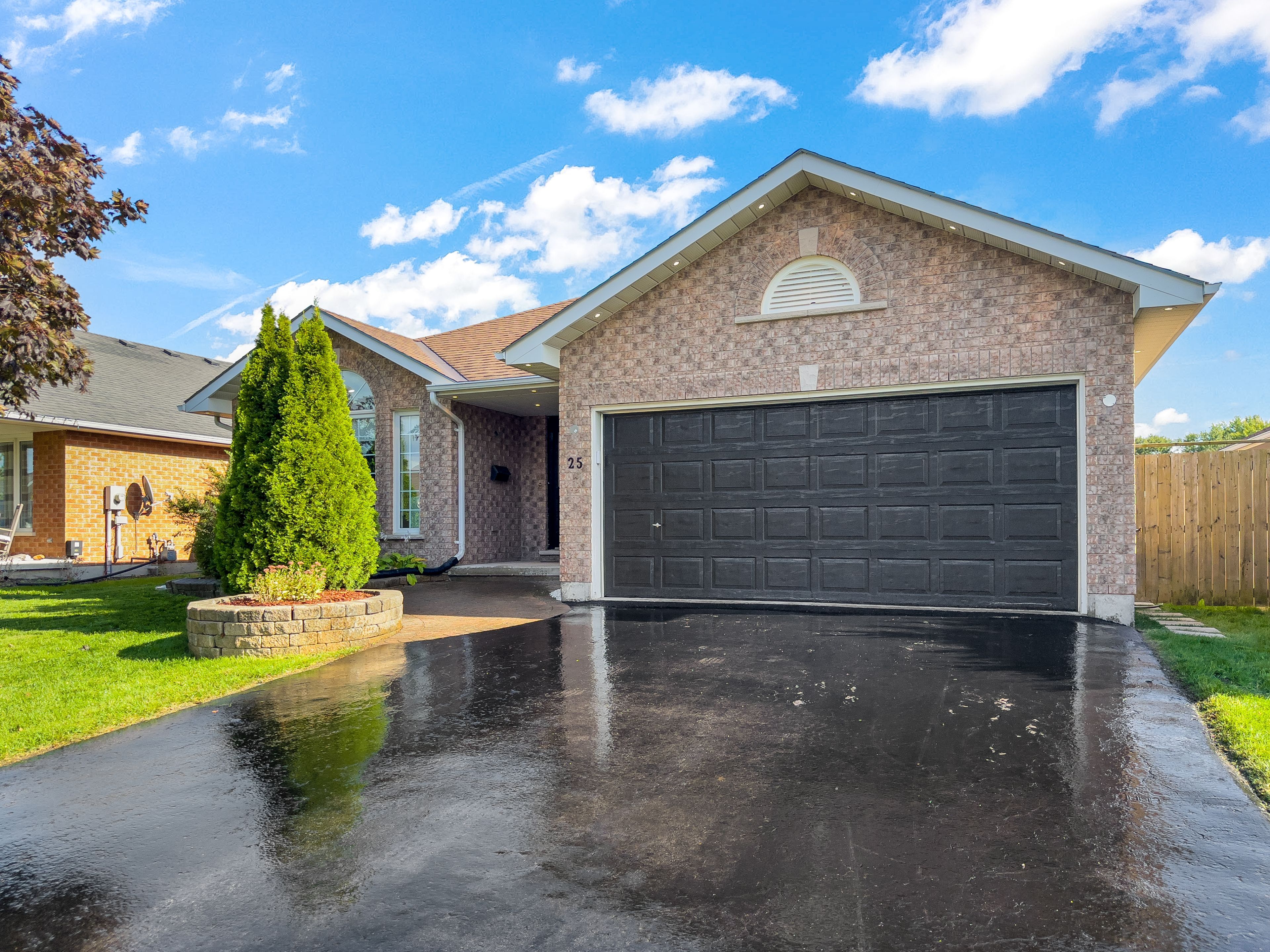 25 Hickory Grove, Belleville, On K8n 5x6