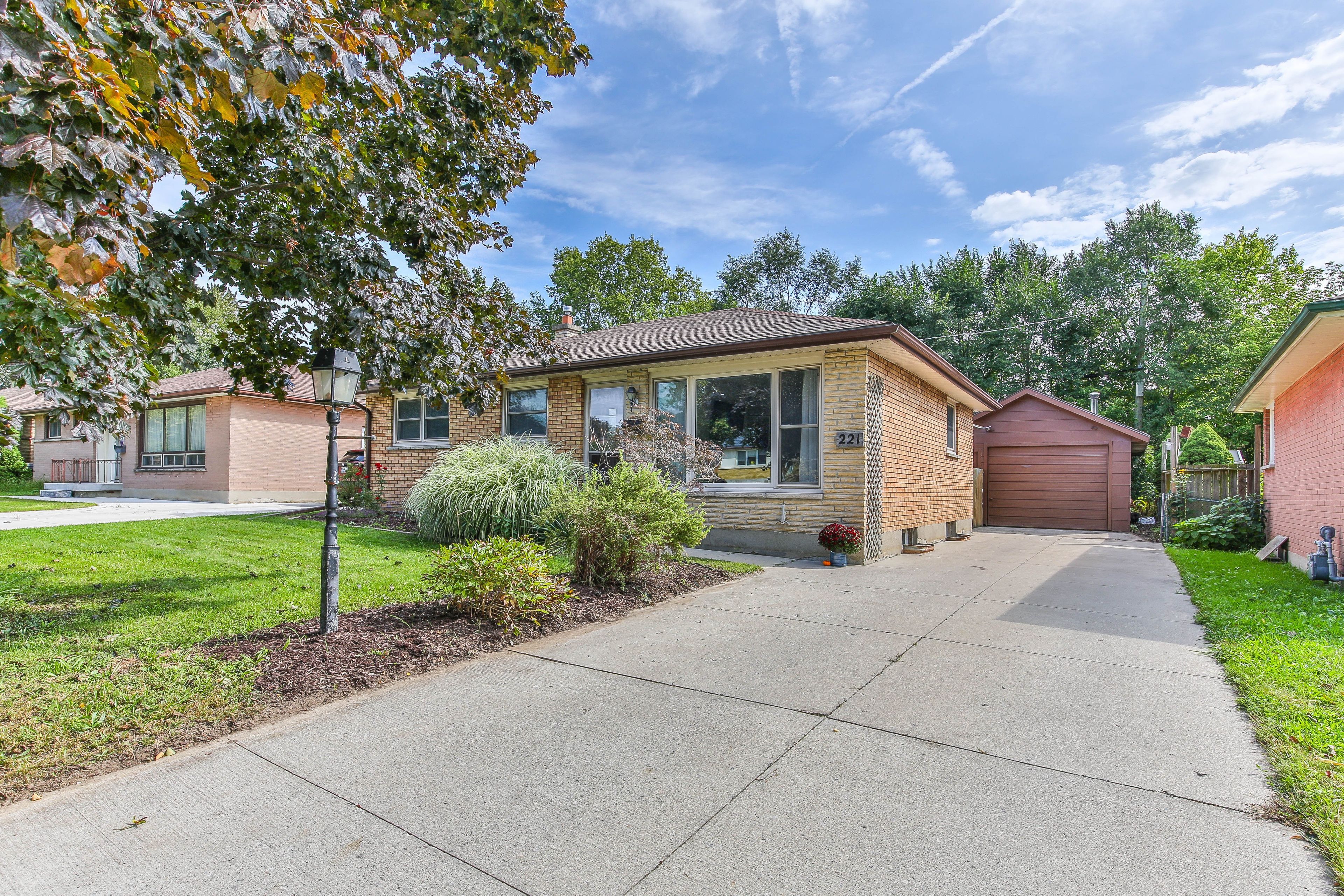 221 Manitoulin Drive, London East, On N5w 1m8