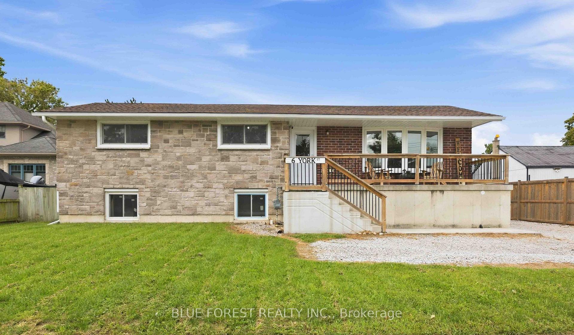 6 York Street, Lambton Shores, On N0n 1j0