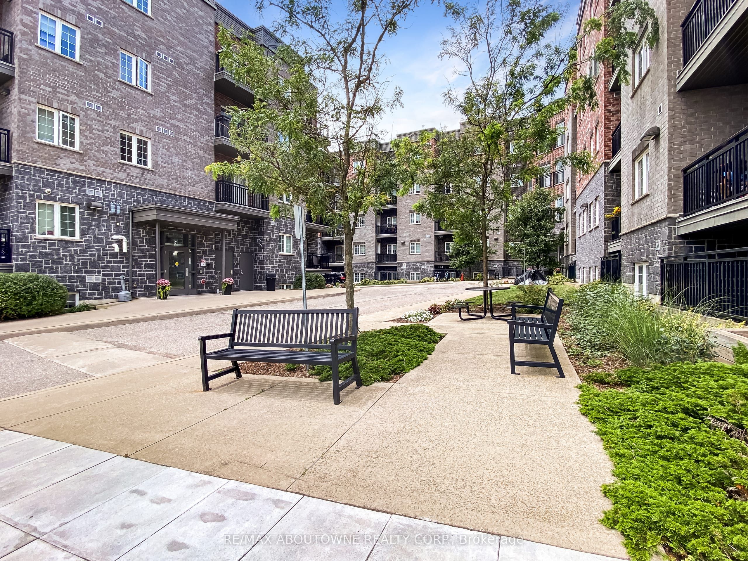 5 Rittenhouse Road 102, Kitchener, On N2e 2m8