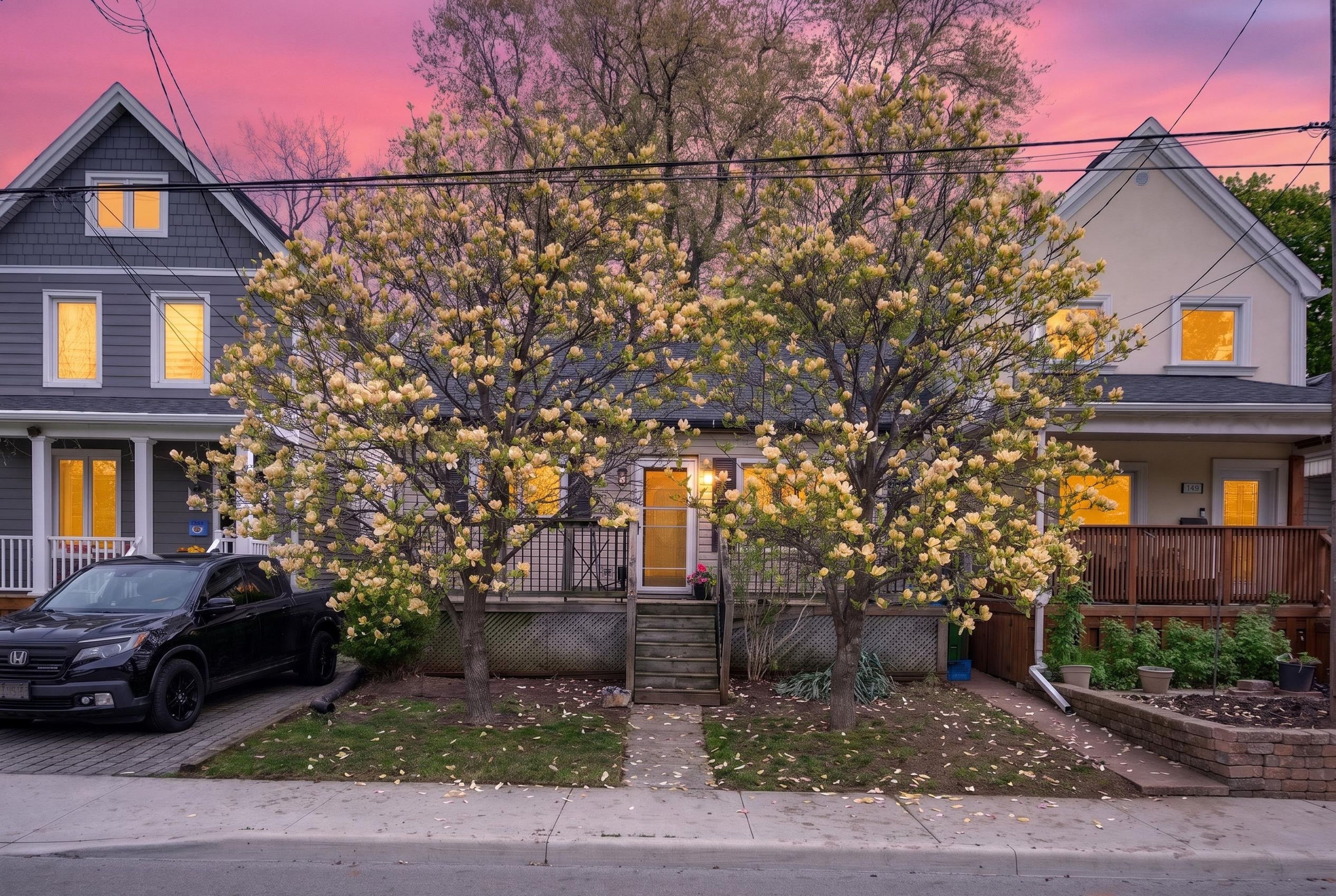 147 Strachan Street E, Hamilton, On L8l 3m7