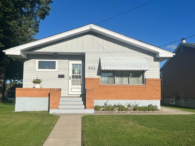 942 Crowe Avenue, Fort Frances, On P9a 2l9