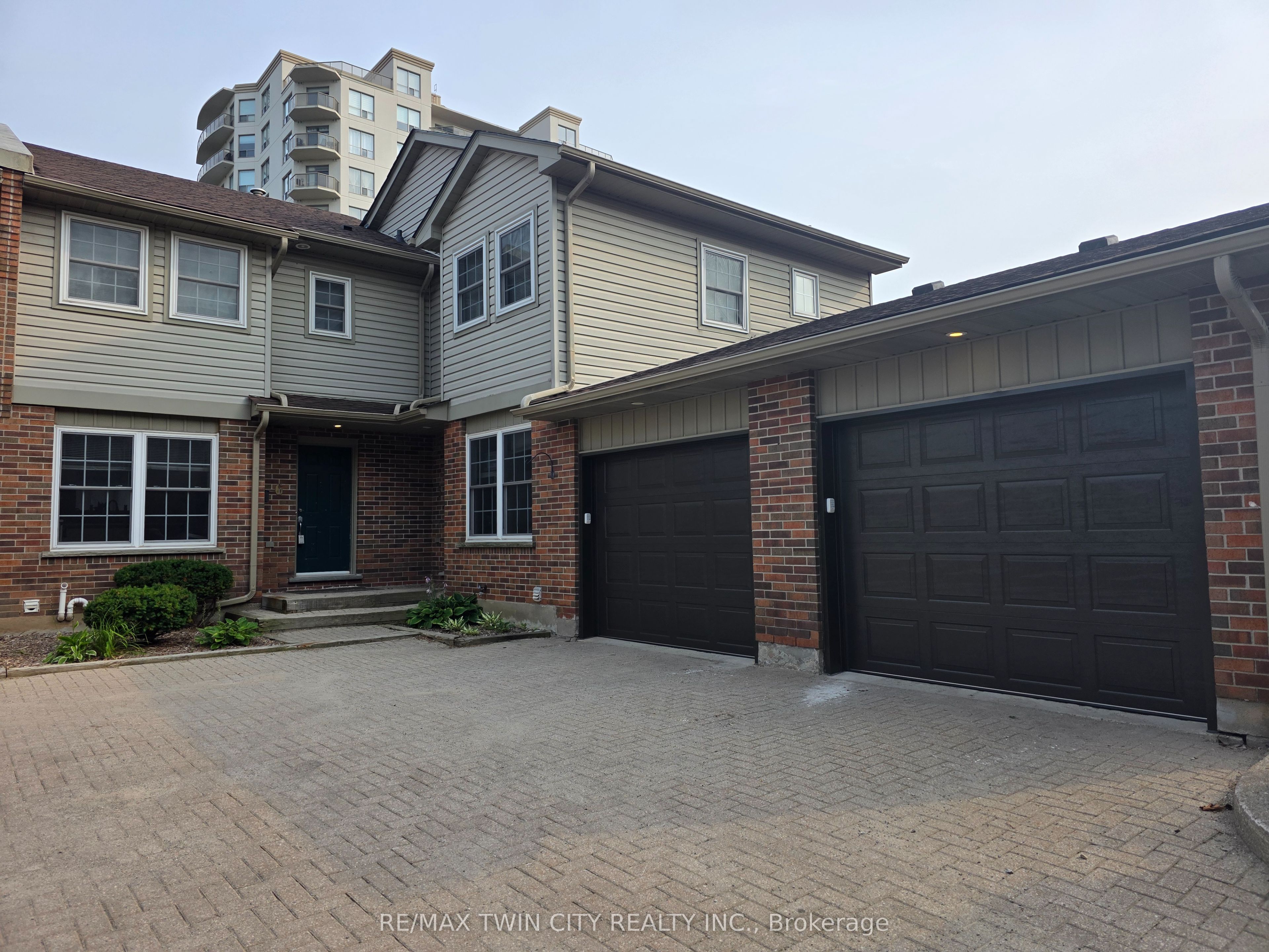 250 Keats Way 6, Waterloo, On N2l 6j5