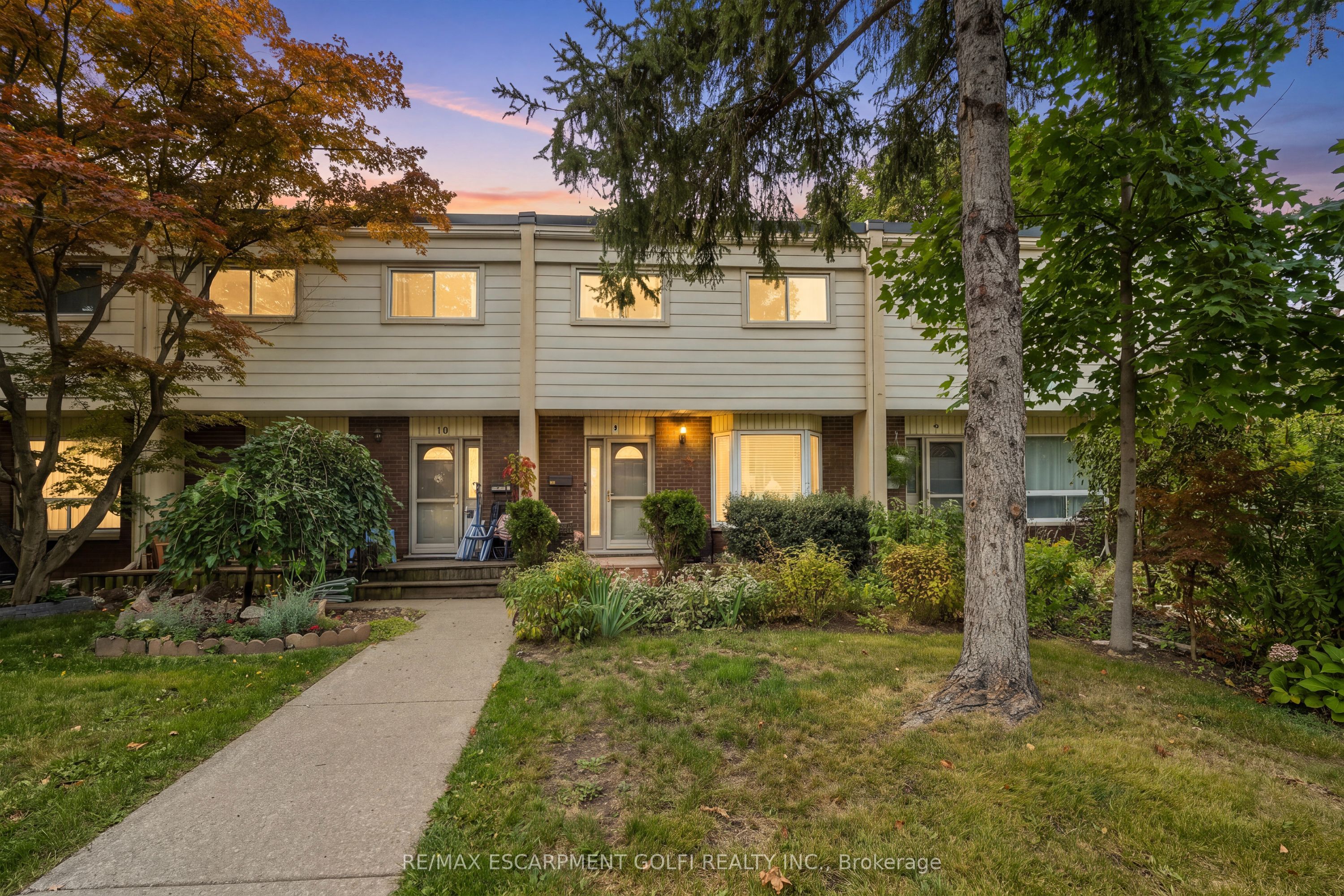 199 York Road 9, Hamilton, On L9h 1m9