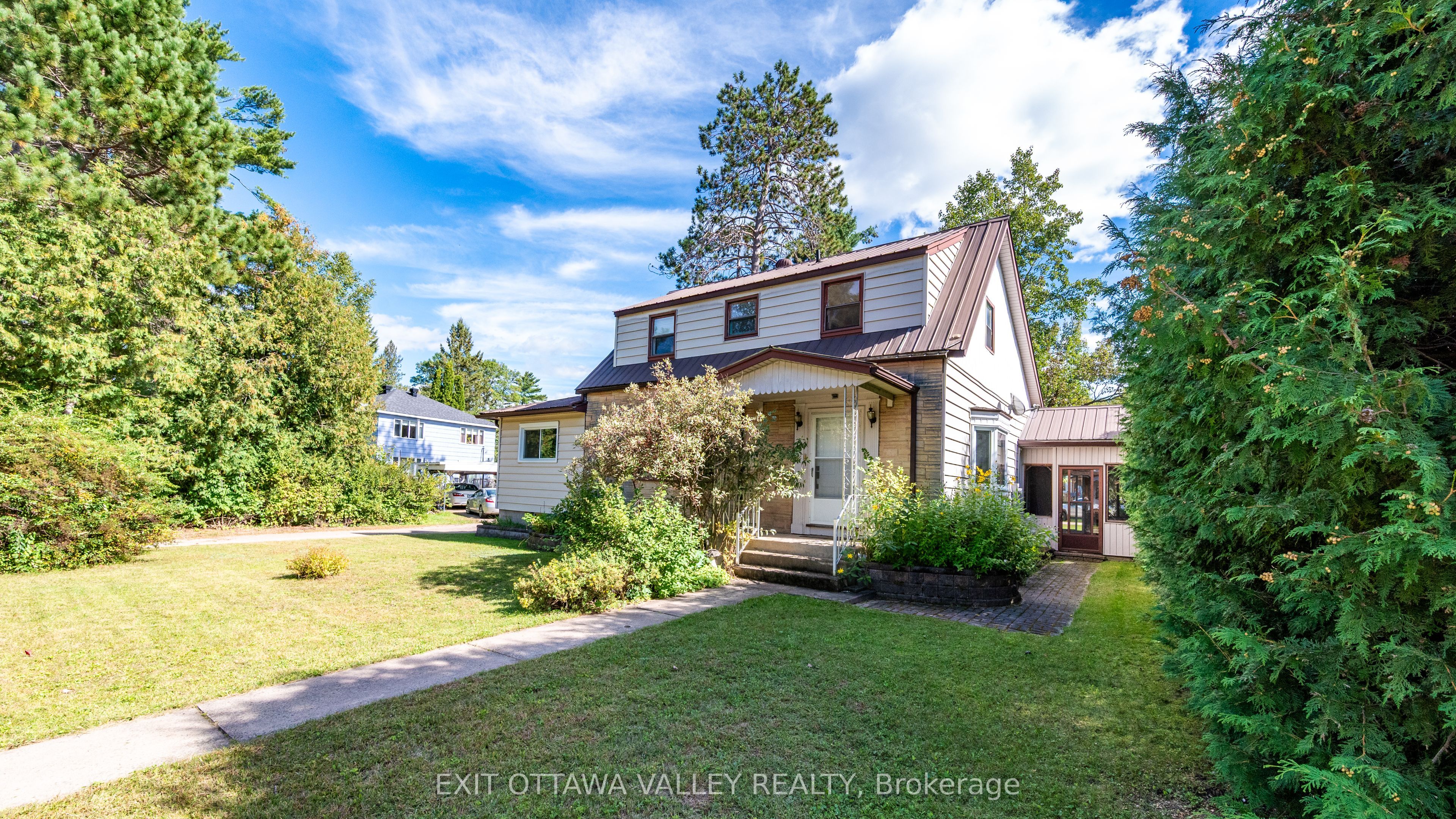 5 Silvie Street, Deep River, On K0j 1p0