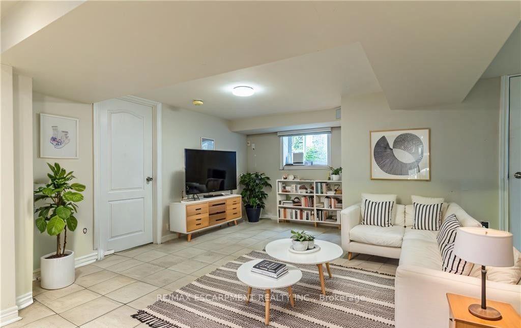 609 Mohawk Road E 2, Hamilton, On L8v 2j8